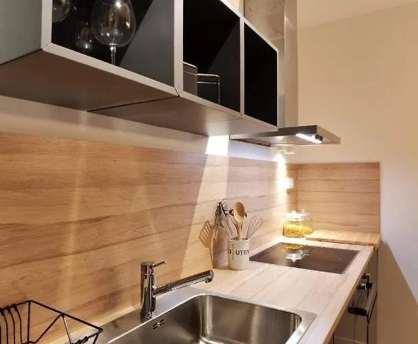 Ljupka - - With Private Free Parking شقة *