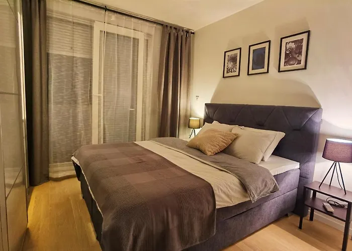 Ljupka - - With Private Free Parking شقة زادار