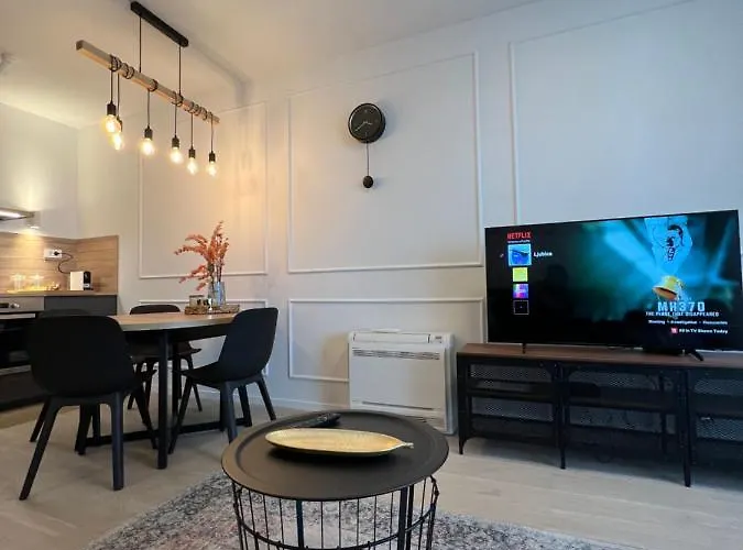 Ljupka - - With Private Free Parking شقة زادار